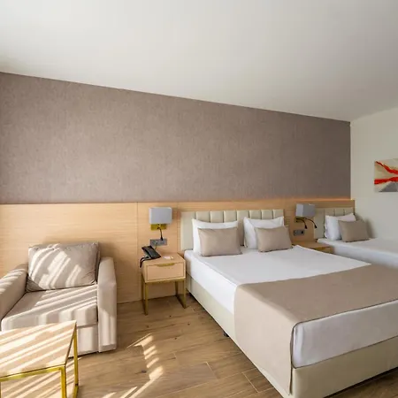 Sentido Luna Vista באלאק