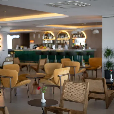 Sentido Luna Vista מלון באלאק